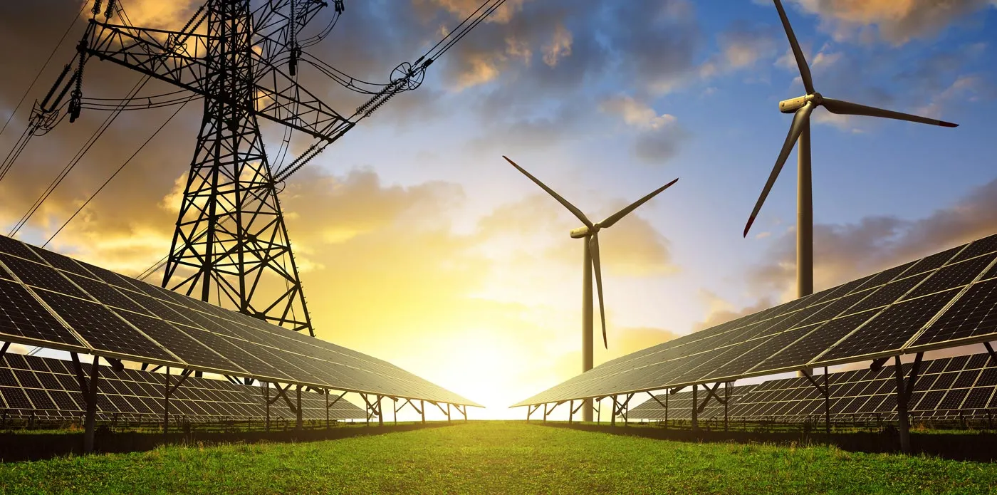 Freileitungsmast mit Windrädern und Solaranlagen - Elektroinstallationsbetrieb Axel Grundmann e.K.